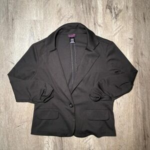 Black cropped blazer with 3/4 sleeves and button closure. Size: L